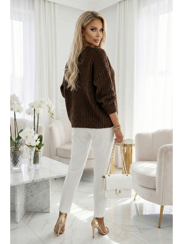 numoco basic Teplý oversized svetr s hustou tkaninou a výstřihem do V - čokoládový