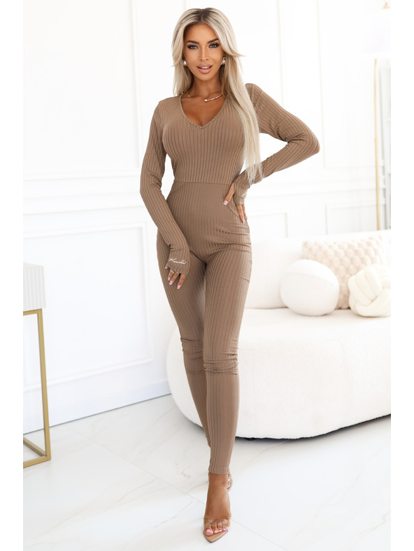 numoco Pohodlný a elegantní žebrovaný dámský overal s výstřihem - mocha mousse