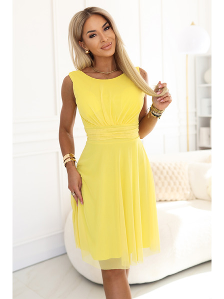 numoco basic Šaty na svatbu s týlovou vrstvou a zvýrazněným pasem - citronové limoncello
