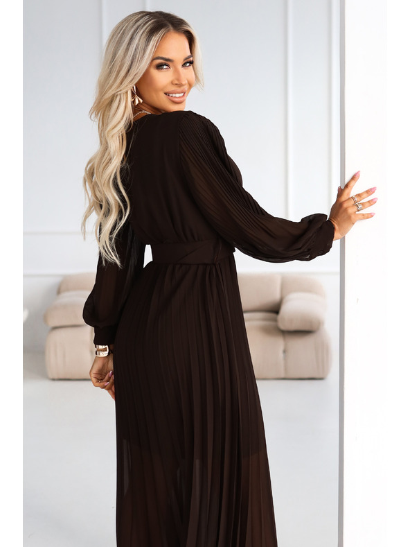 numoco basic KLARA Elegantní skládané midi šaty s páskem a výstřihem - čokoládové