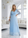 numoco basic Dlouhé lesklé šaty plus size s výstřihem a průhledným rukávkem - světle modrá