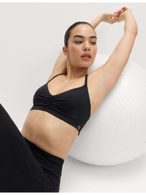 Marks & Spencer Zkrácená sportovní trojúhelníková podprsenka bez kostic Marks & Spencer černá