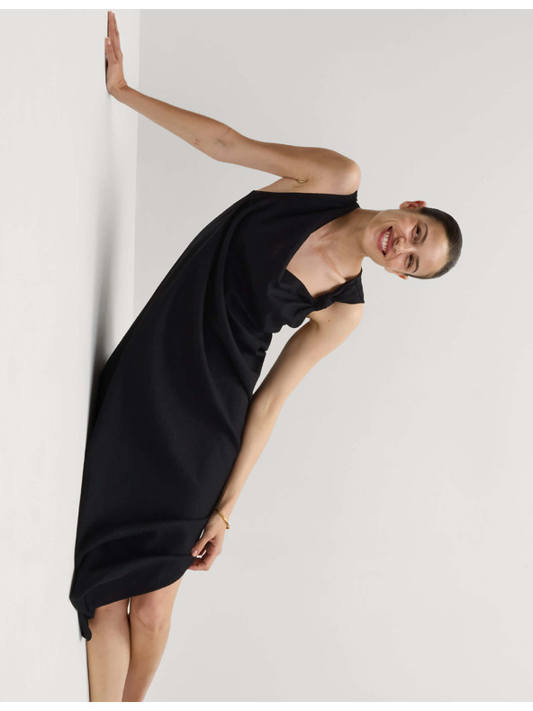 Marks & Spencer Splývavé midaxi šaty s vysokým podílem lnu a zavazováním u krku Marks & Spencer černá