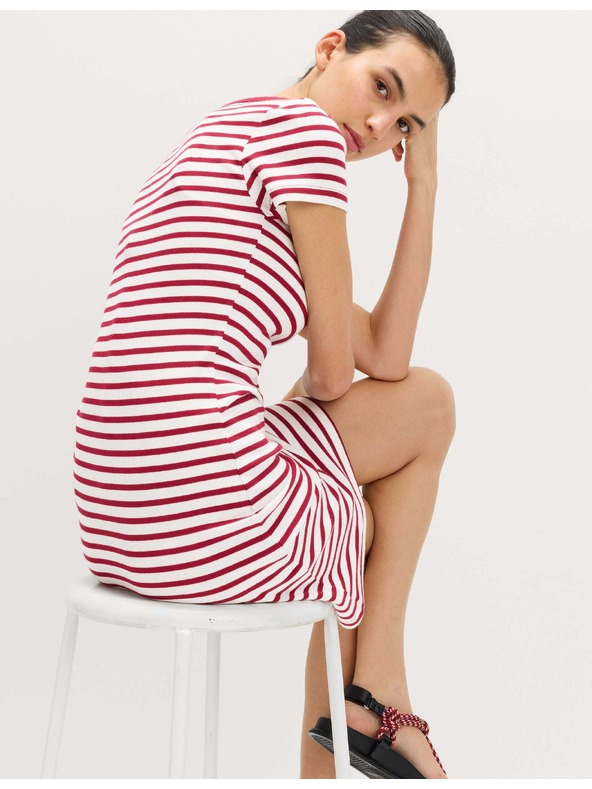 Marks & Spencer Pruhované mini pouzdrové šaty s vysokým podílem bavlny Marks & Spencer červená