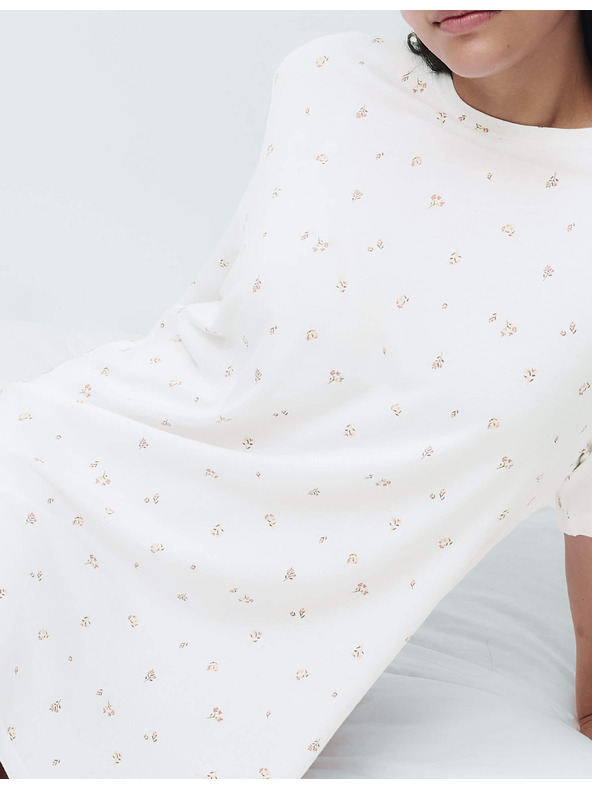 Marks & Spencer Bavlněná volná noční košilka z modalu s potiskem Marks & Spencer smetanová