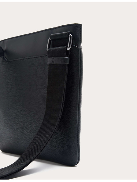 Marks & Spencer Kožená taška crossbody Marks & Spencer černá