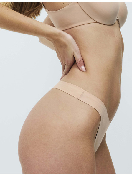 Marks & Spencer Balení 3 kalhotek neviditelná Body Invisibles™ tanga vzadu větší než vpředu, bez VPL Marks & Spencer béžová