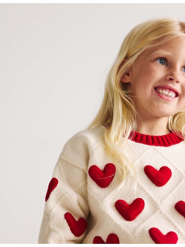 Marks & Spencer Svetr s háčkovanými srdíčkovým vzorem (2–8 let) Marks & Spencer smetanová